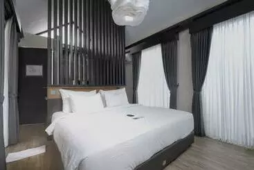 Hotel Sunsetfalls Gardens And Resort