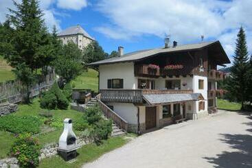 住宿加早餐  Garni Juri