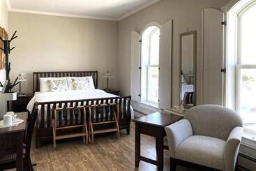 ホテル Lunenburg Arms