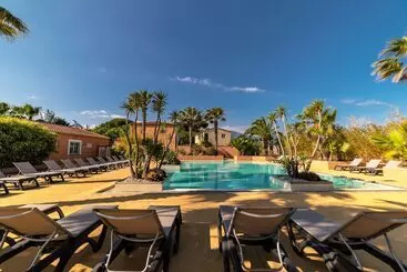 هتل Camping La Pinède Enchantée