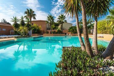 Отель Camping La Pinède Enchantée