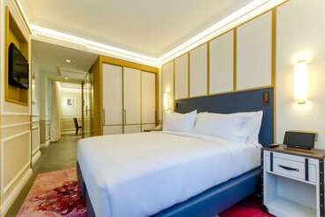 هتل The Emerald House Lisbon, Curio Collection By Hilton