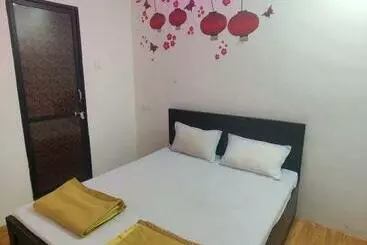 Pensão Oyo Home 85216 Yesha Homestay