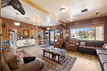 Отель Broken Spur Inn & Steakhouse