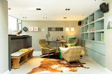 Отель De Hallen