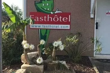 Отель Nîmes Caissargues