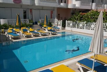 田舎風ホテル Elite Apartments