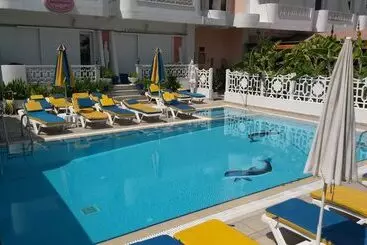 田舎風ホテル Elite Apartments