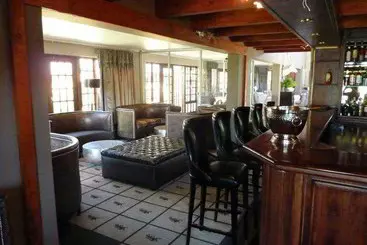 Отель The Highlander