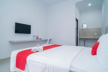 Otel Reddoorz @ Jalan Gunung Talang Mahendradatta