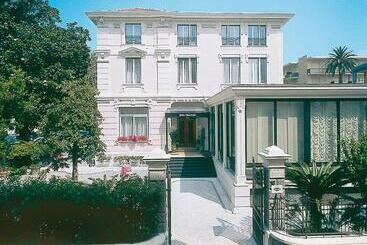 בית מלון כפרי Villa Elena