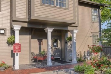 مبيت وإفطار Brick Street Inn