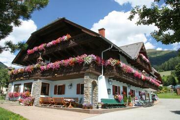 Landhotel Apartments Bauer