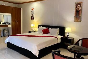 בית מלון כפרי Anda White Beach Resort