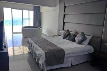 King Evelthon Beach Hotel & Resort