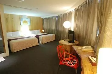 Hotel River