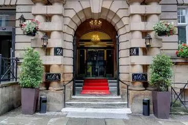 هتل The Richmond Apart