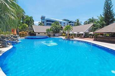 The Ritz Hotel At Garden Oases