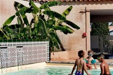 فندق Camping Hameau Des Cannisses