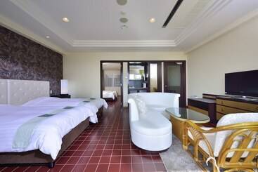 בית מלון כפרי Okinawa Kariyushi Resort Exes Ishigaki