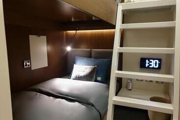 هتل Sleep  N Fly Sleep Lounge, South Node   Transit Only
