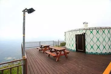 هتل Stream Yurt Campground