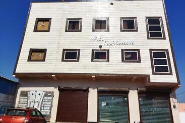 Hotell Oyo 85310 Four Seasons