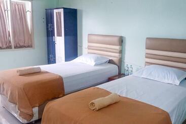 Отель Sutomo Indah Homestay Syariah Mitra Reddoorz