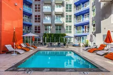 アパートホテル Suitesrus Apart  At Glendale