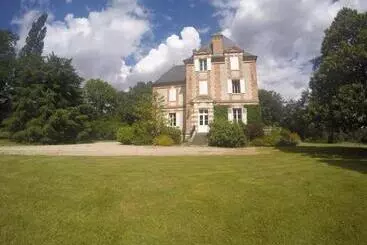 Aamiaismajoitus (B&B) Hôtes De Montboulan