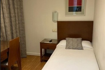 مسافرخانه Rincon De Gran Via