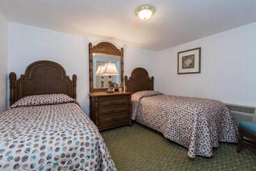 בית מלון כפרי Beach Club At Montego Inn