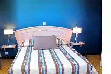 Otel De La Plage Santa Vittoria