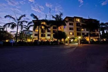 Sea Cliff Court Hotel & Luxury Apartments