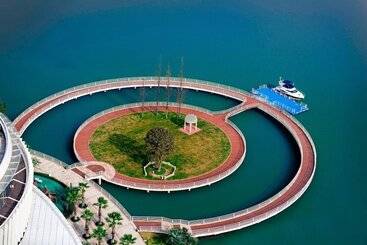 Отель Sheraton Huzhou Taihu Lake Hot Spring Resort & Spa