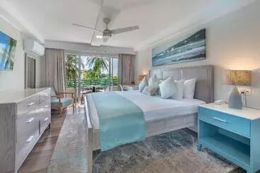 هتل Blue Haven Holiday Apartments