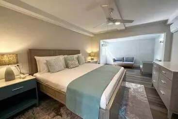 هتل Blue Haven Holiday Apartments