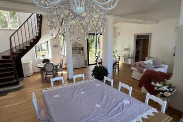 مبيت وإفطار Château Ségot