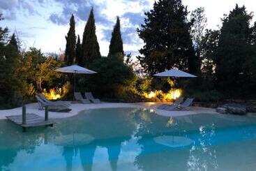 Bed and Breakfast La Bastide Des Grands Chênes