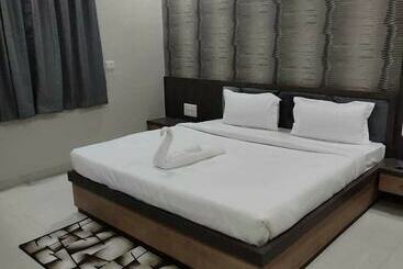 فندق Grand Royal