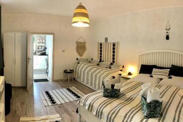 פנסיון Ladislaus Schnaps Haus Falusi Vendégház