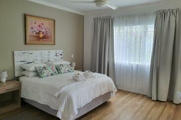 بنسيون Plett57 Self Catering Room No2