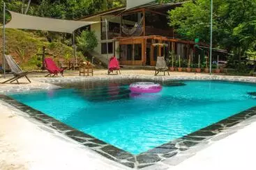 هتل Bamboo River House And