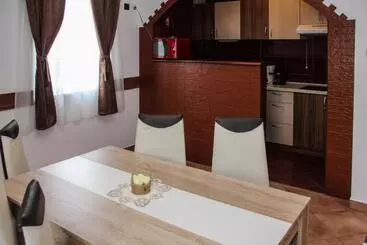 Nocleg ze śniadaniem Apartamente Gergely Apartmanok