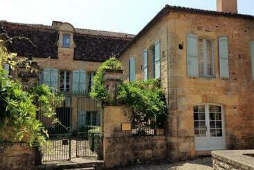 צימר Le Prieuré Du Château De Biron