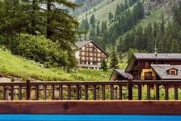 Chalet Du Lys Hotel & Spa