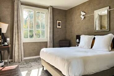 Отель Château De La Barge