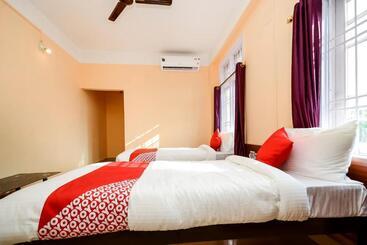 Hotel O Manmohan Enclave