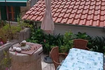 Majatalo Guest House Lucijo