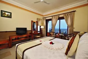 هتل Golden Coast Resort & Spa